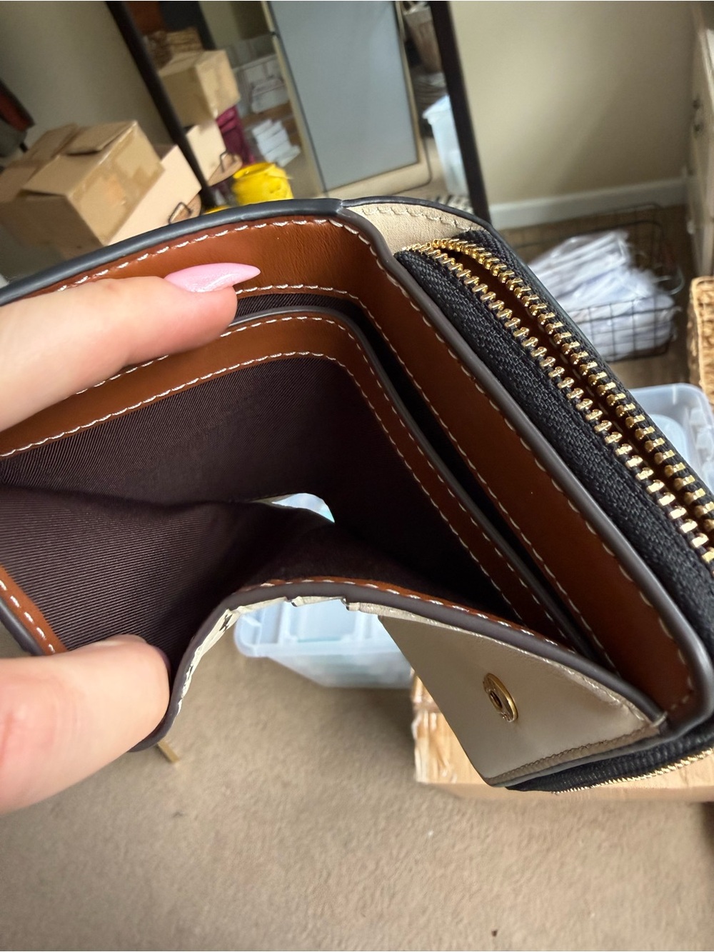 Tory Burch Black and Cream Logo Zip Wallet - Picture 8 of 8